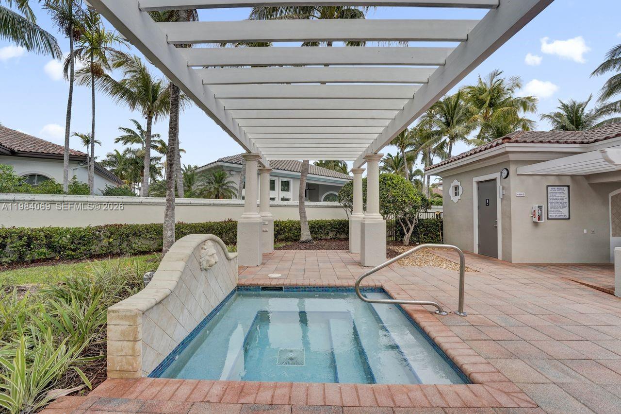 899 Spinnaker Dr W Hollywood, FL 33019