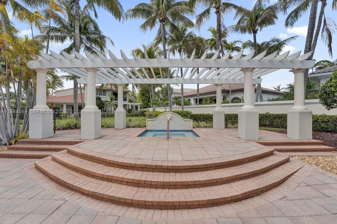 899 Spinnaker Dr W Hollywood, FL 33019