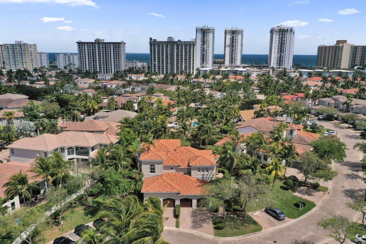 899 Spinnaker Dr W Hollywood, FL 33019