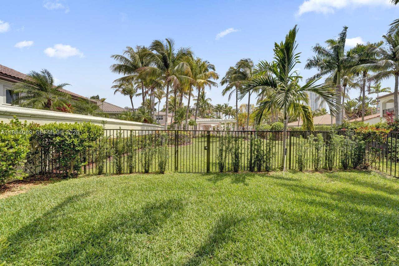 899 Spinnaker Dr W Hollywood, FL 33019