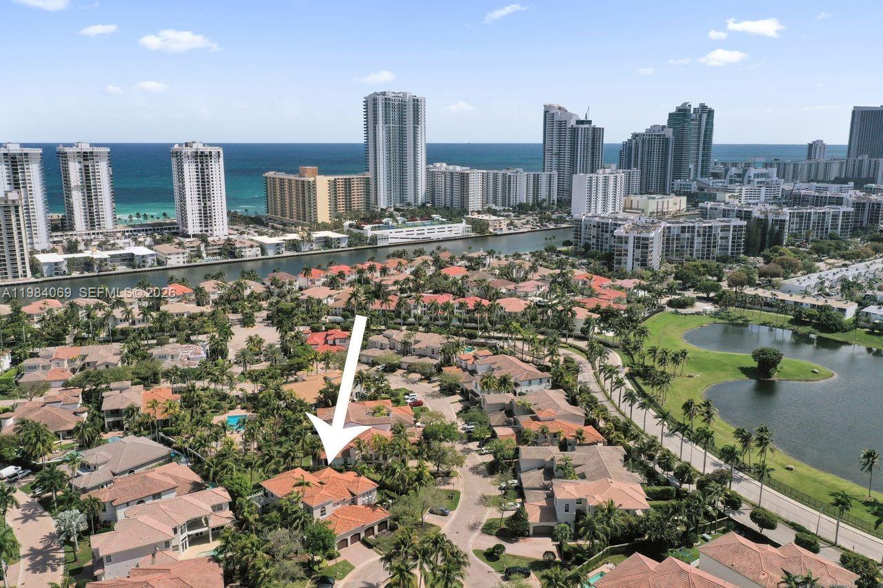 899 Spinnaker Dr W Hollywood, FL 33019