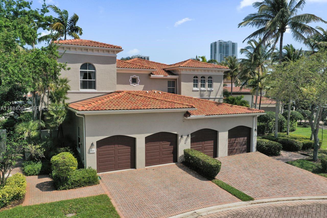 899 Spinnaker Dr W Hollywood, FL 33019