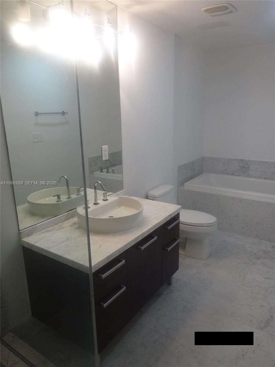 image Vizcayne North21