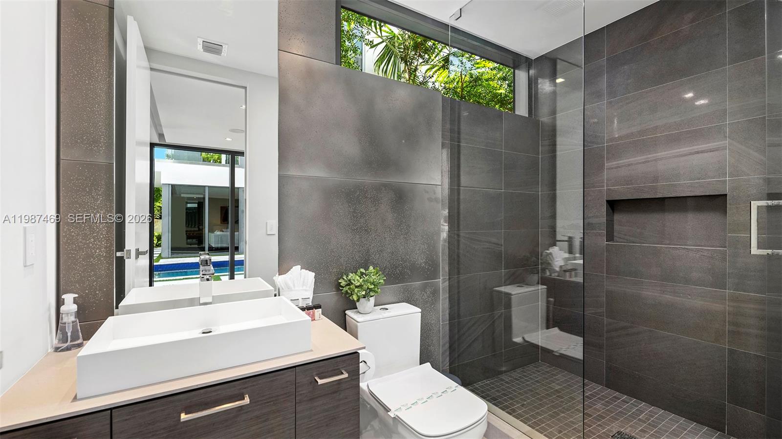 440 Mola Ave Fort Lauderdale, FL 33301