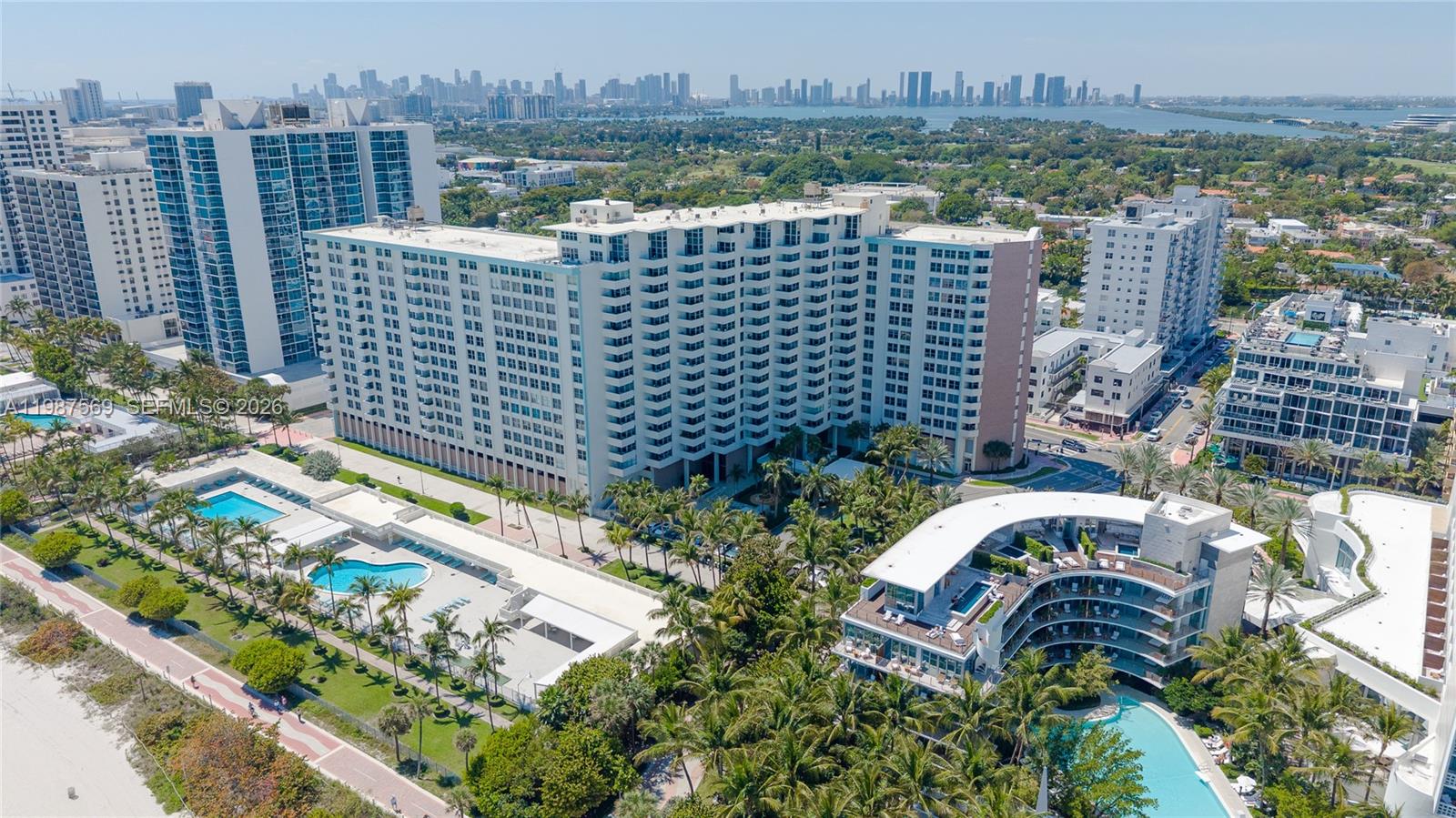 2899 Collins Ave #1422