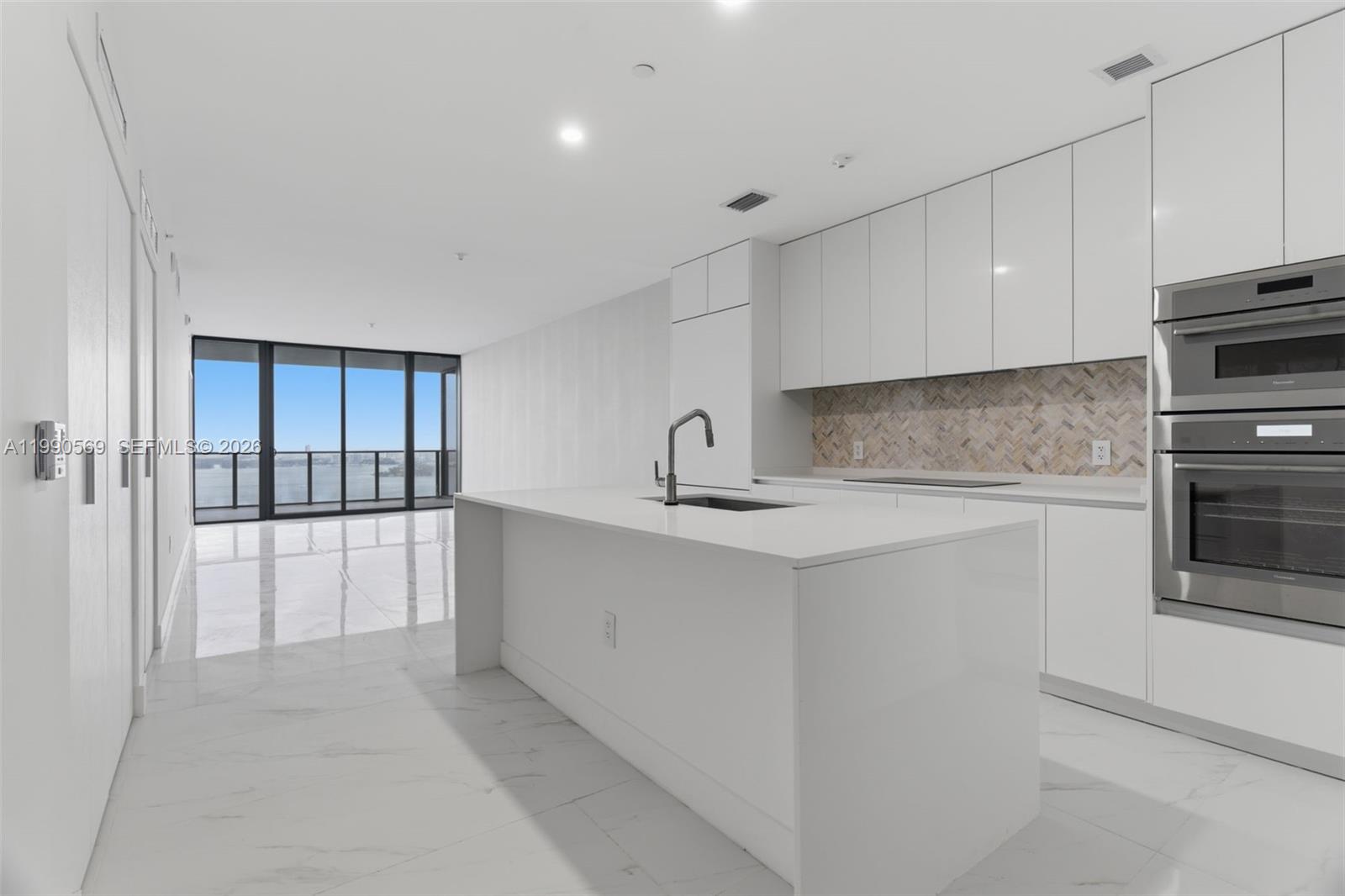 711 NE 23rd Ter #3906