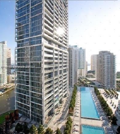 495 Brickell Ave #2902