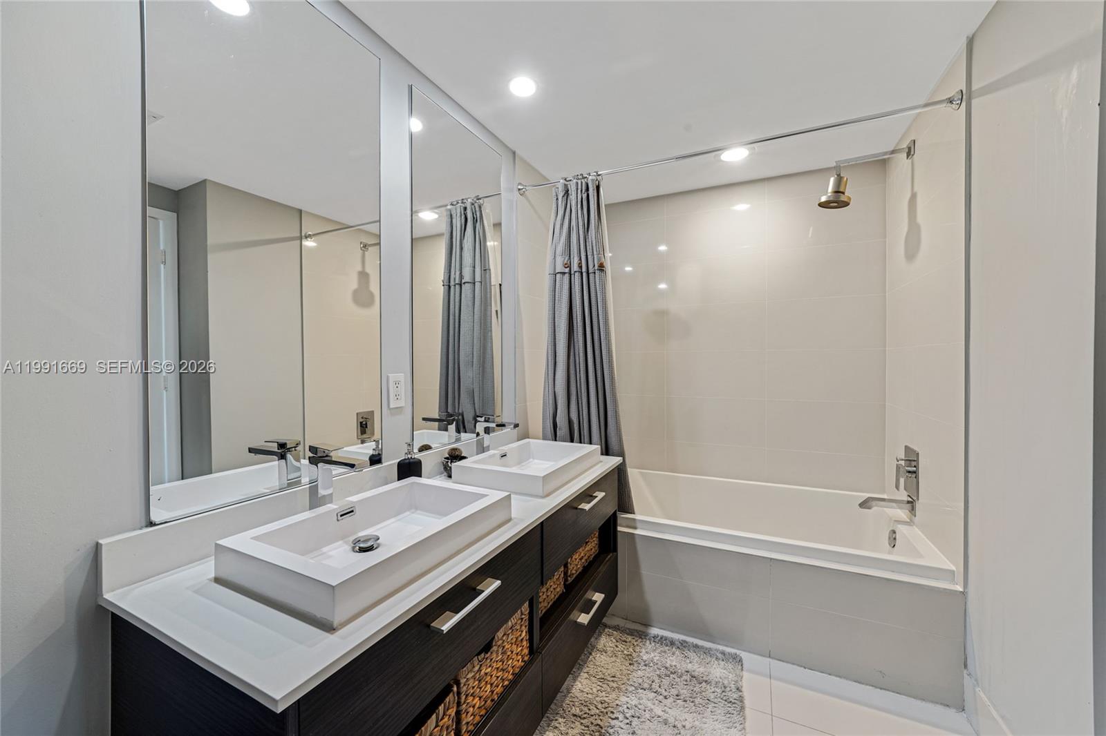 45 SW 9th St #3405 Miami, FL 33130