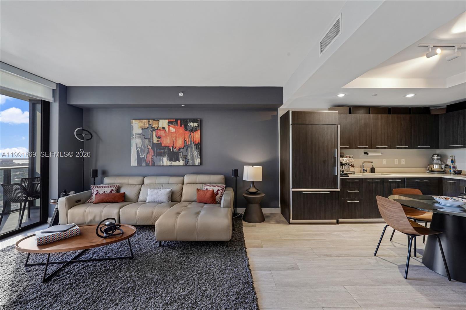 45 SW 9th St #3405 Miami, FL 33130