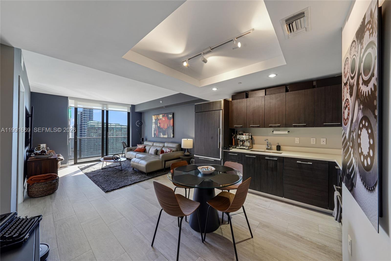 45 SW 9th St #3405 Miami, FL 33130