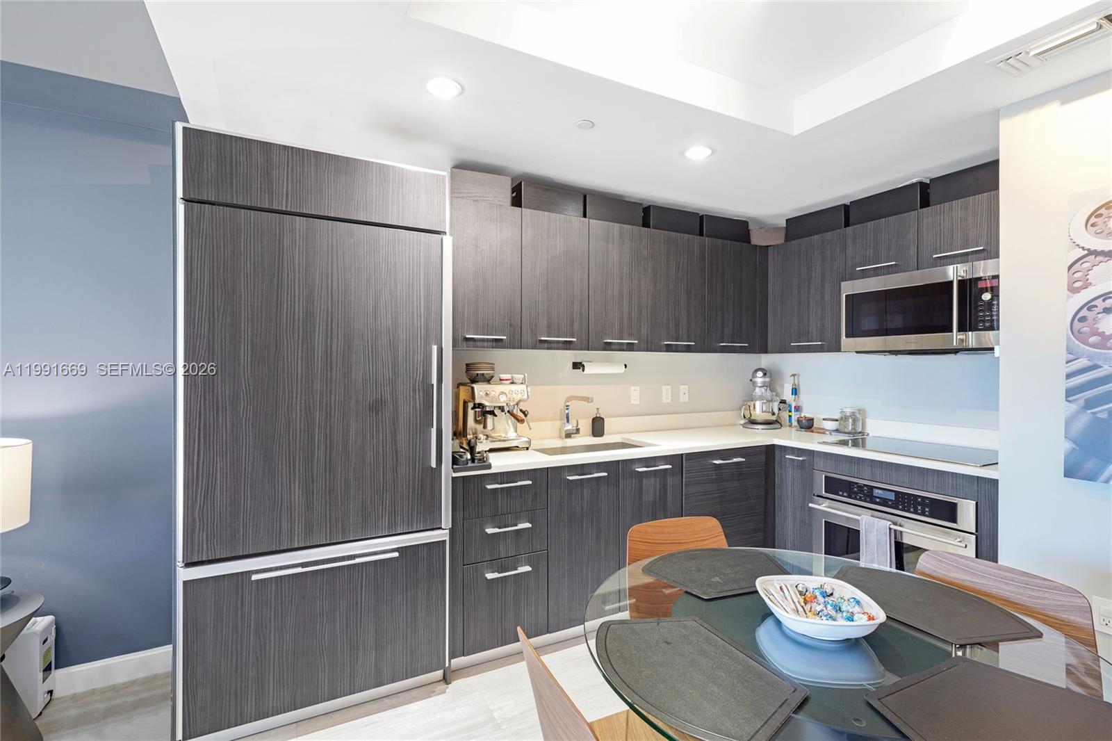 45 SW 9th St #3405 Miami, FL 33130