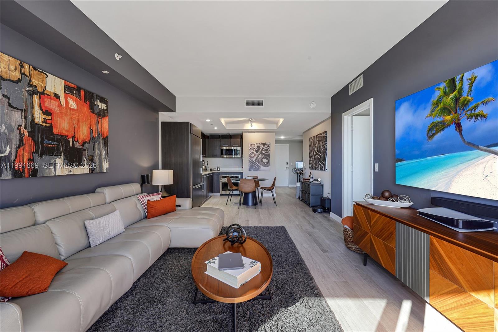 45 SW 9th St #3405 Miami, FL 33130