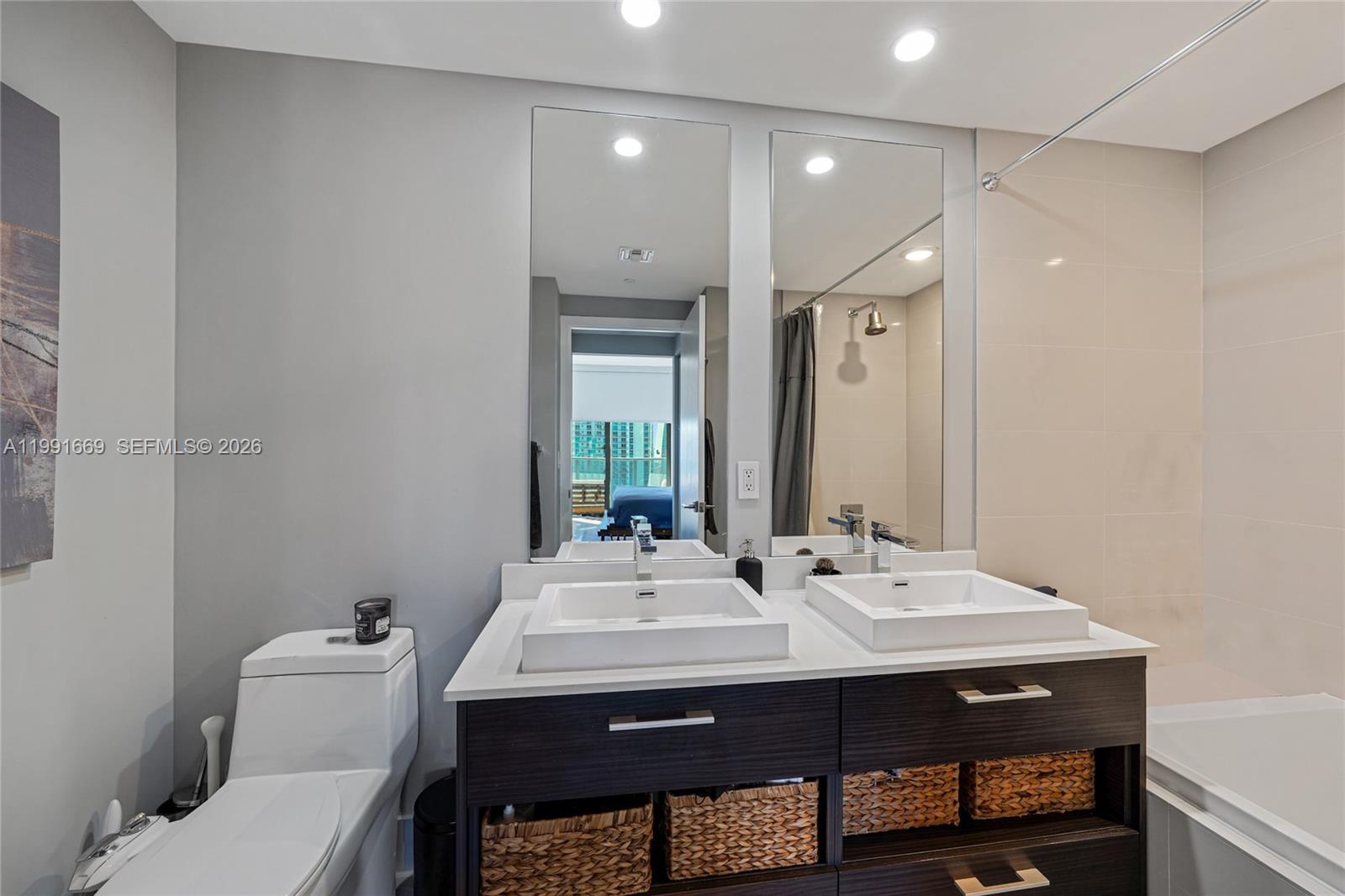 45 SW 9th St #3405 Miami, FL 33130