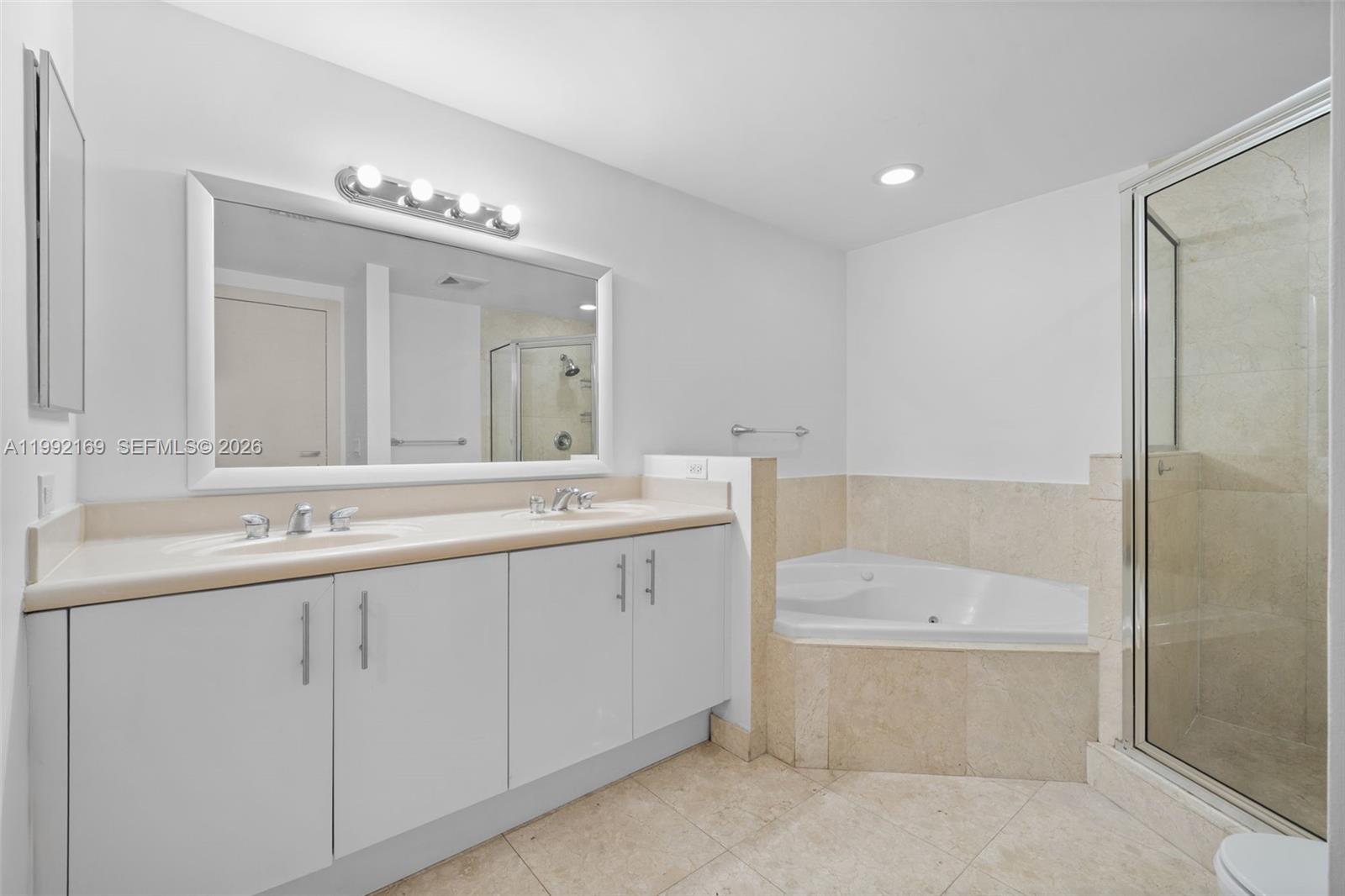 7918 Harbor Is Dr #311 North Bay Village, FL 33141