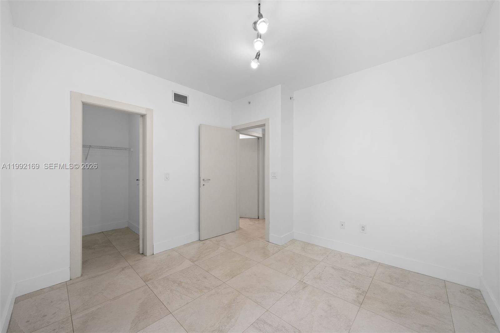 7918 Harbor Is Dr #311 North Bay Village, FL 33141