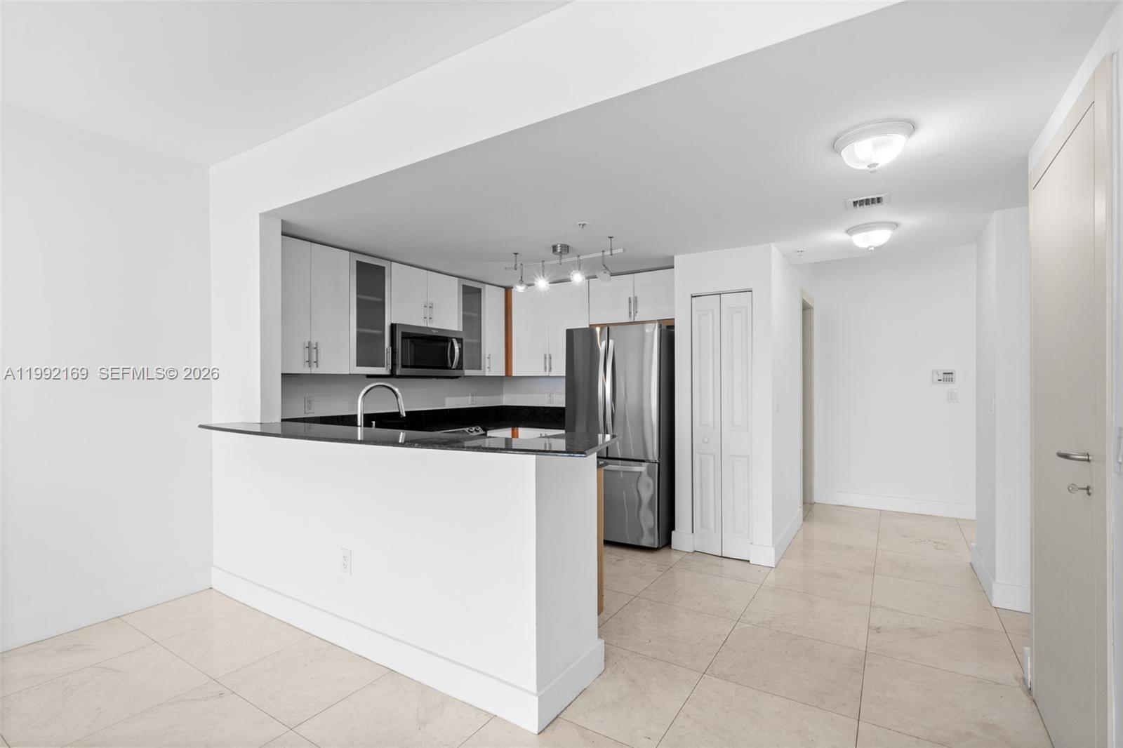 7918 Harbor Is Dr #311 North Bay Village, FL 33141