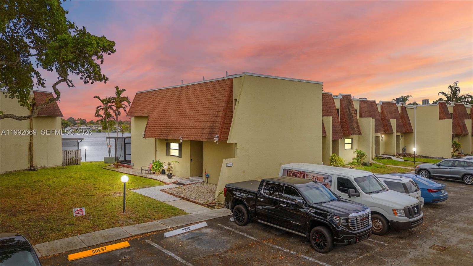 8920 Palm Tree Ln #8920