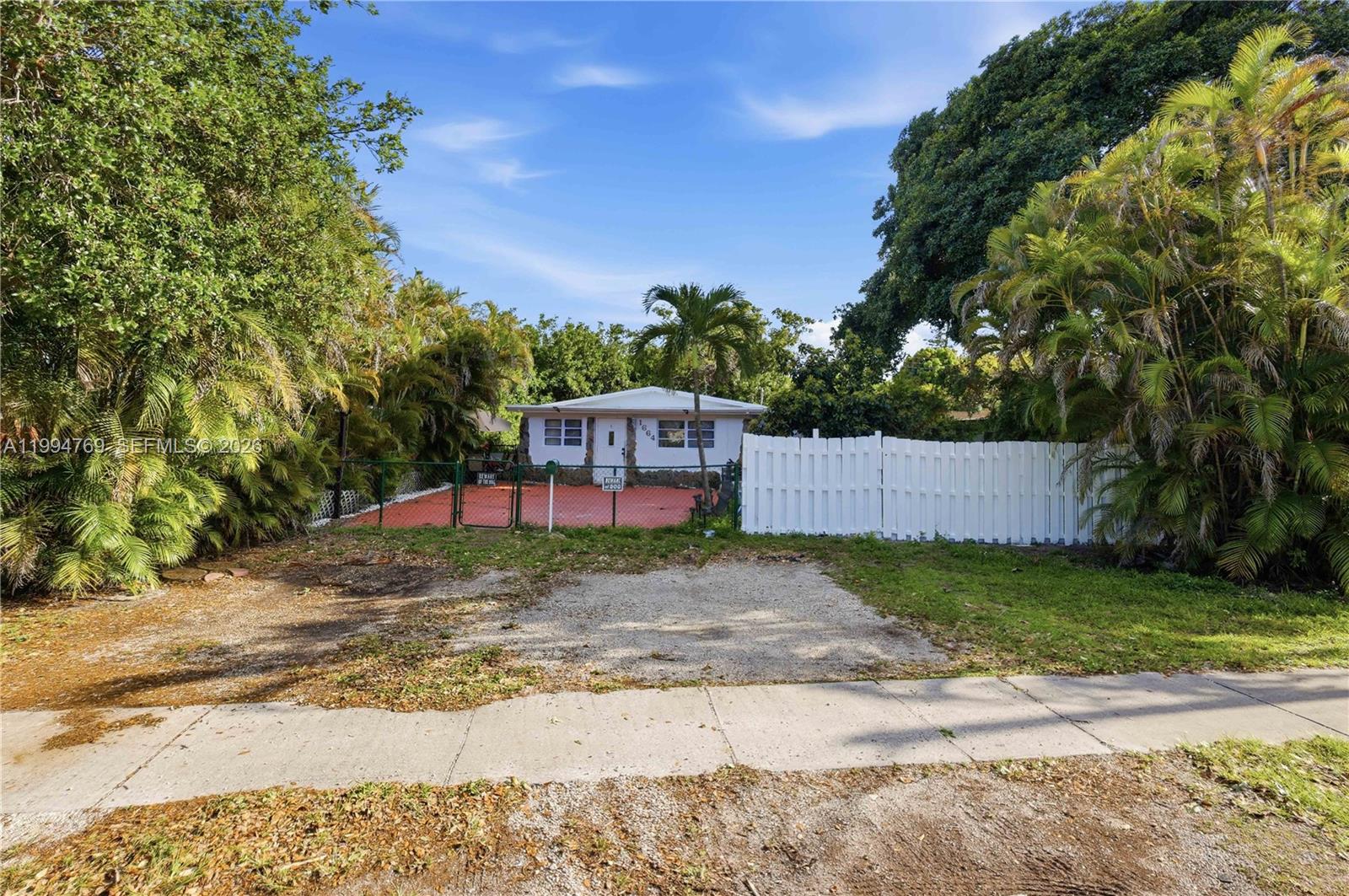 1664 NE 179th St North Miami Beach, FL 33162