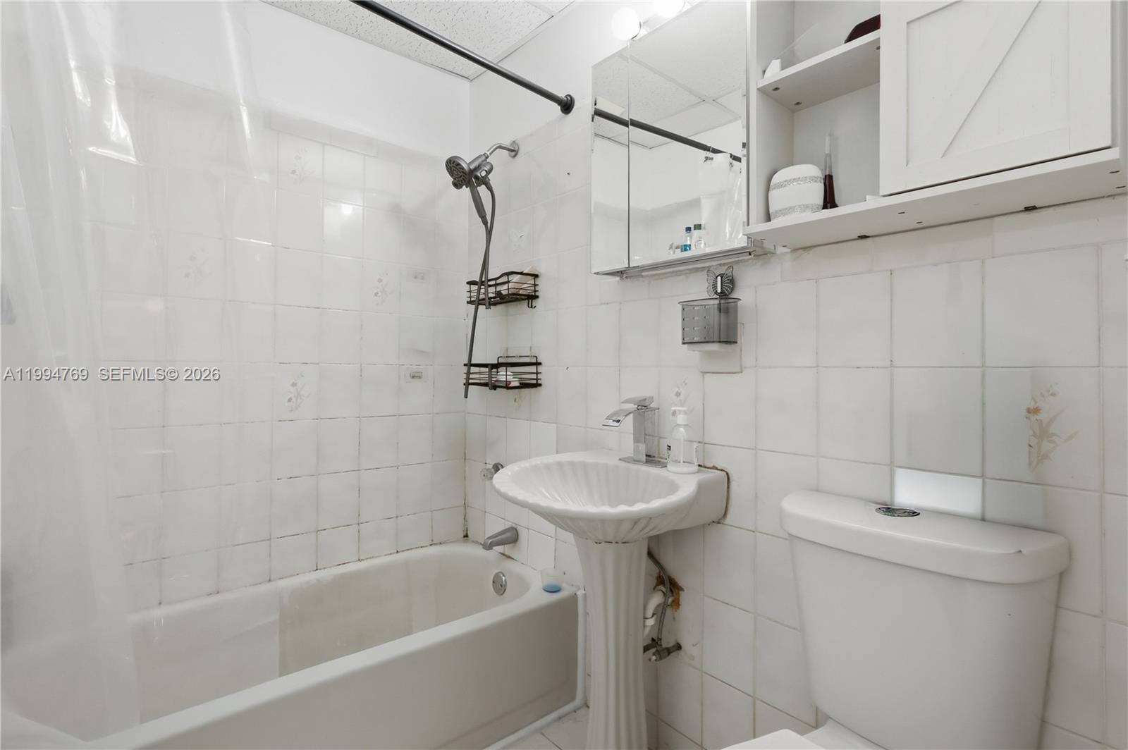 1664 NE 179th St North Miami Beach, FL 33162