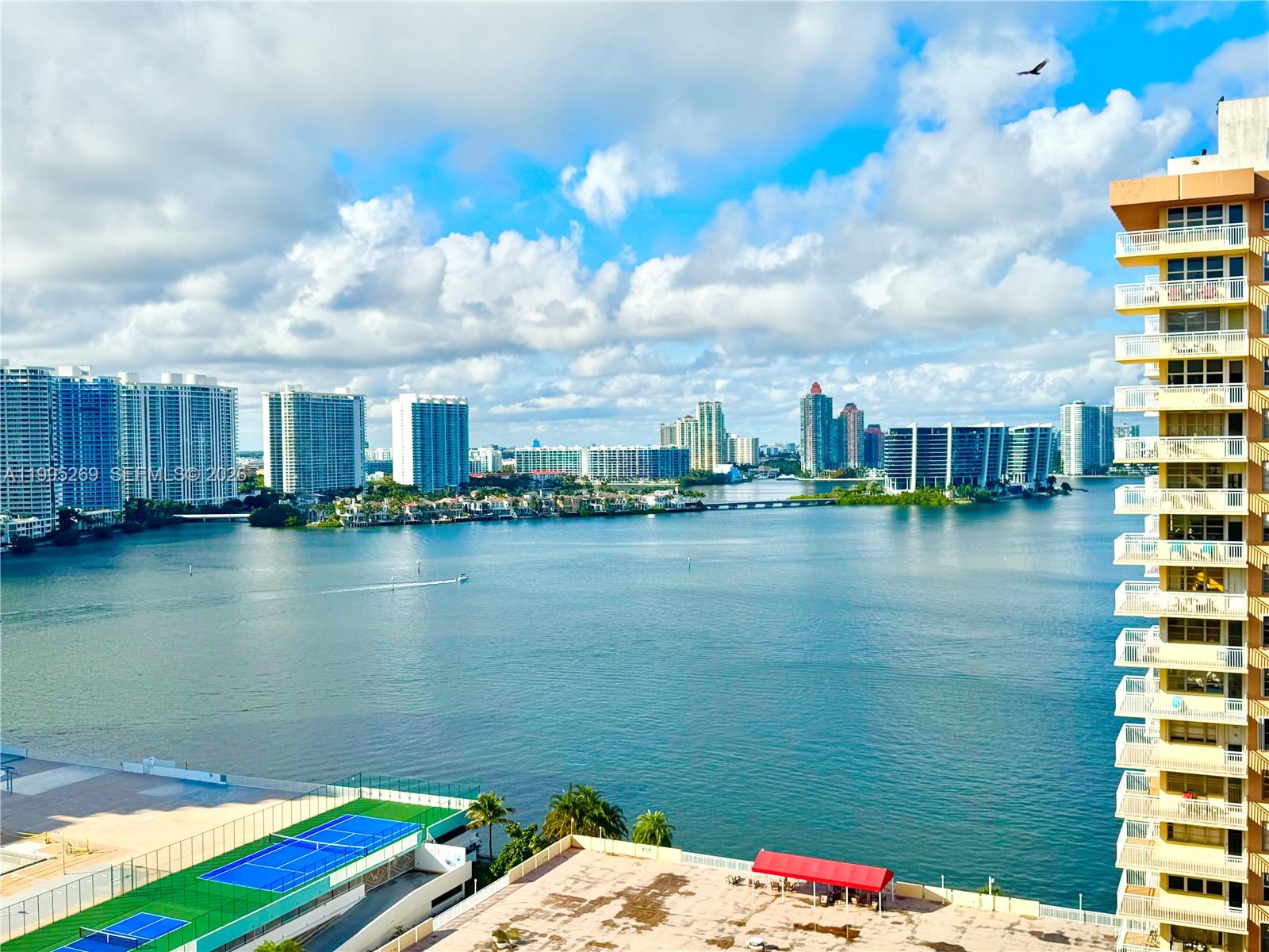 image Winston Towers 1002