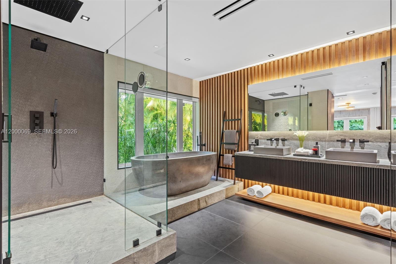 4800 Bay Pt Rd Miami, FL 33137