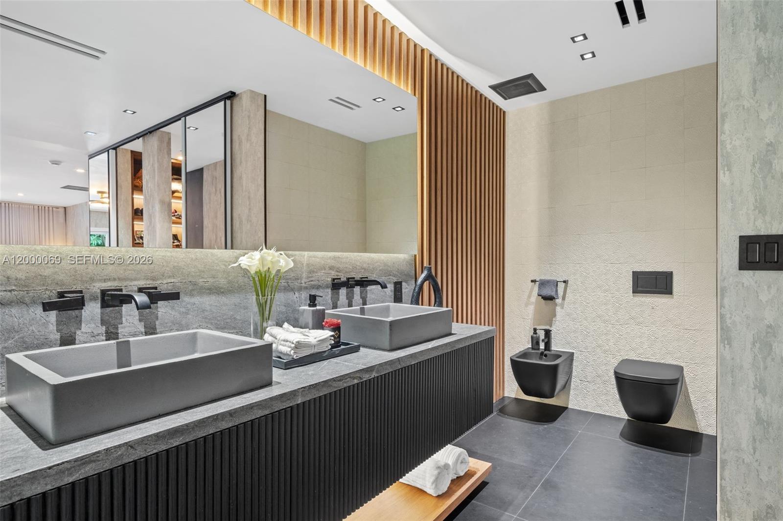 4800 Bay Pt Rd Miami, FL 33137