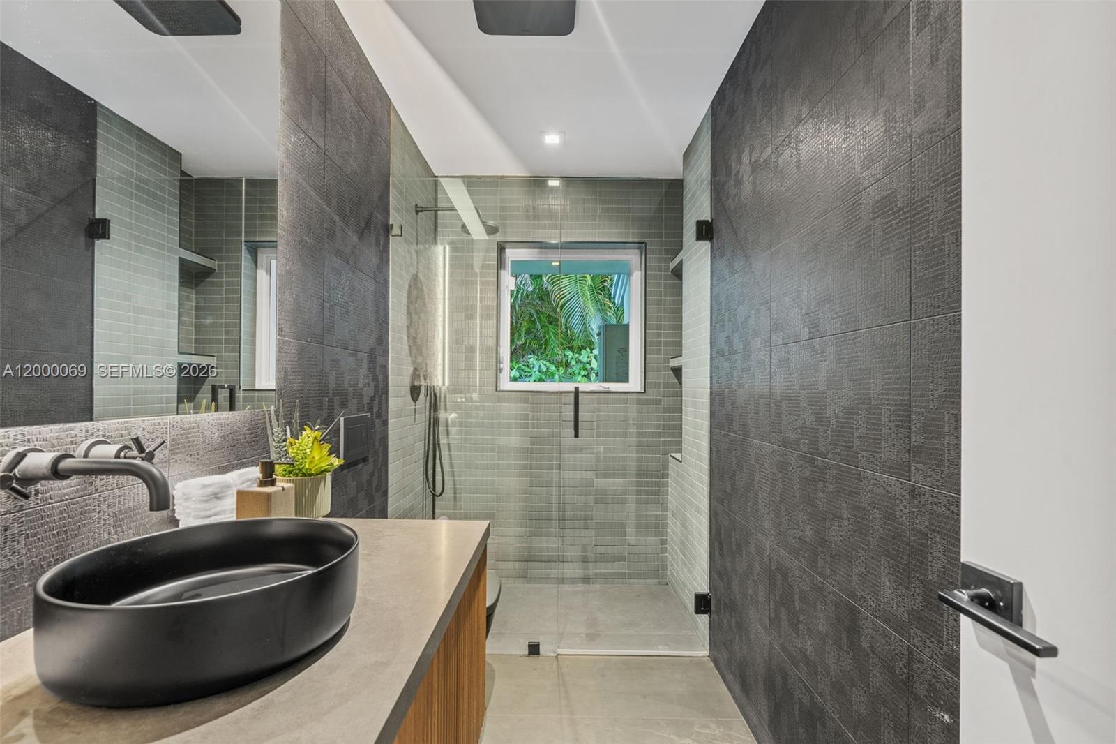 4800 Bay Pt Rd Miami, FL 33137