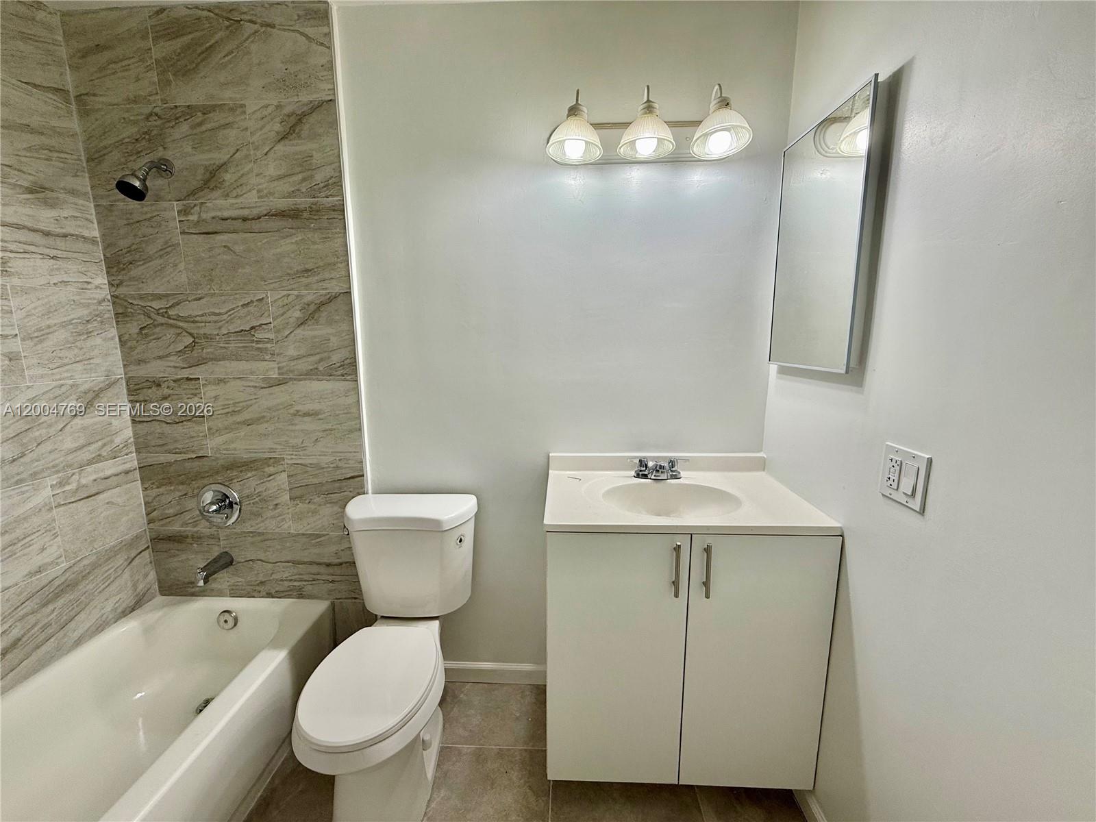 220 NE 41st St #4