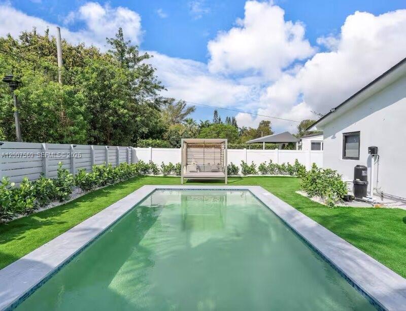 400 NW 40th St Miami, FL 33127