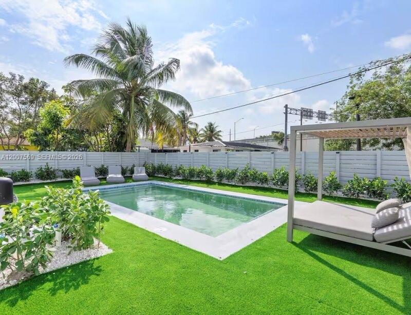 400 NW 40th St Miami, FL 33127