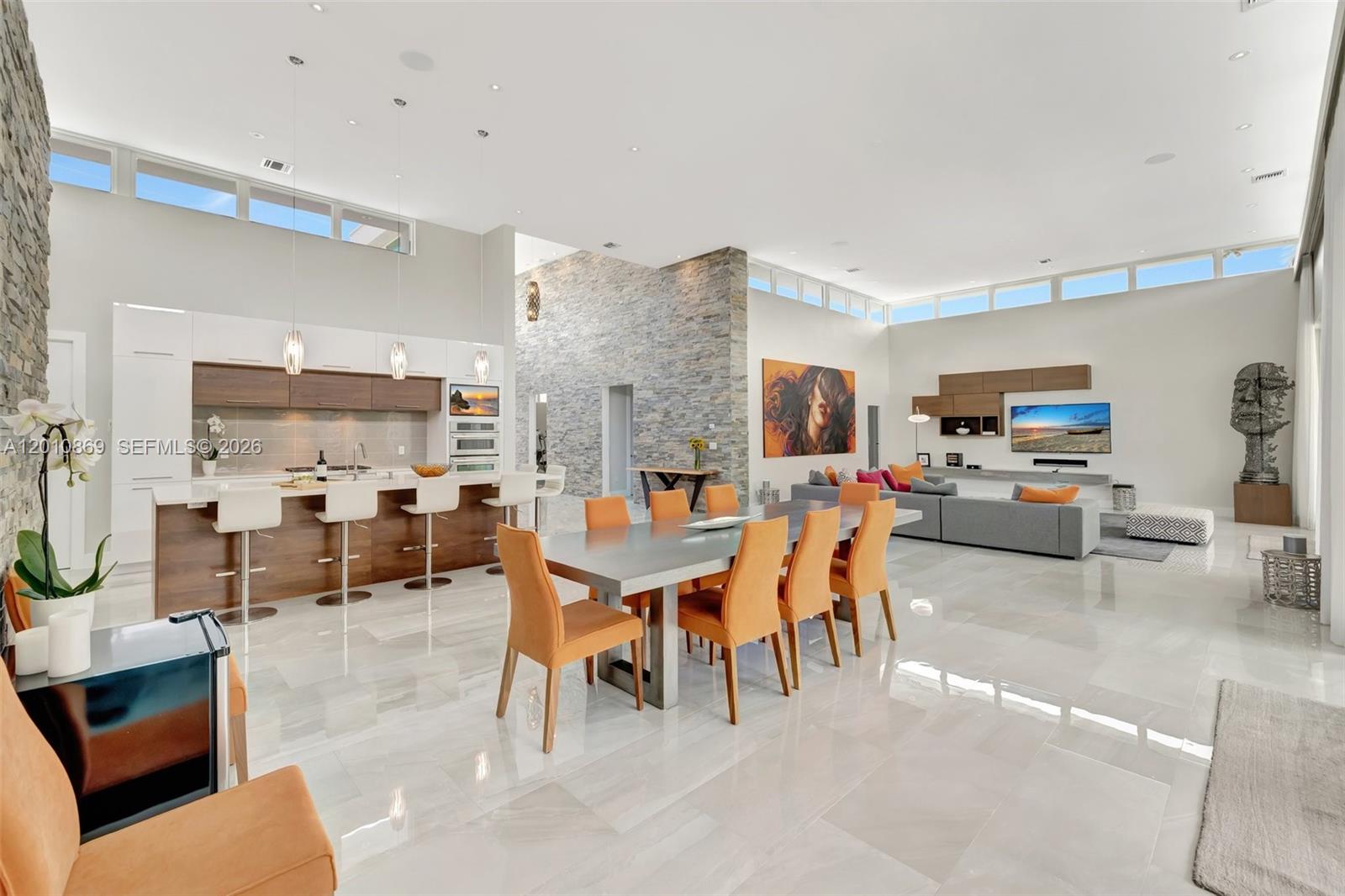 907 Diplomat Pkwy