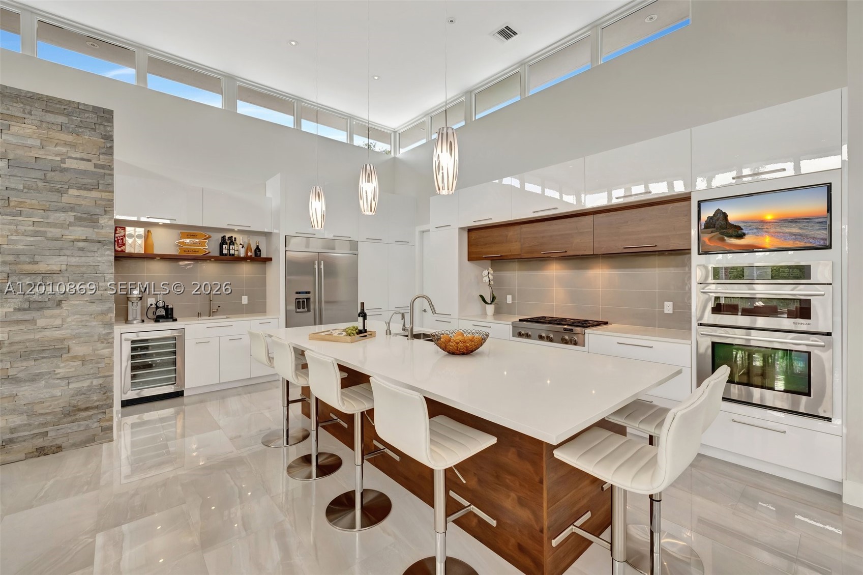 907 Diplomat Pkwy Hallandale Beach, FL 33009