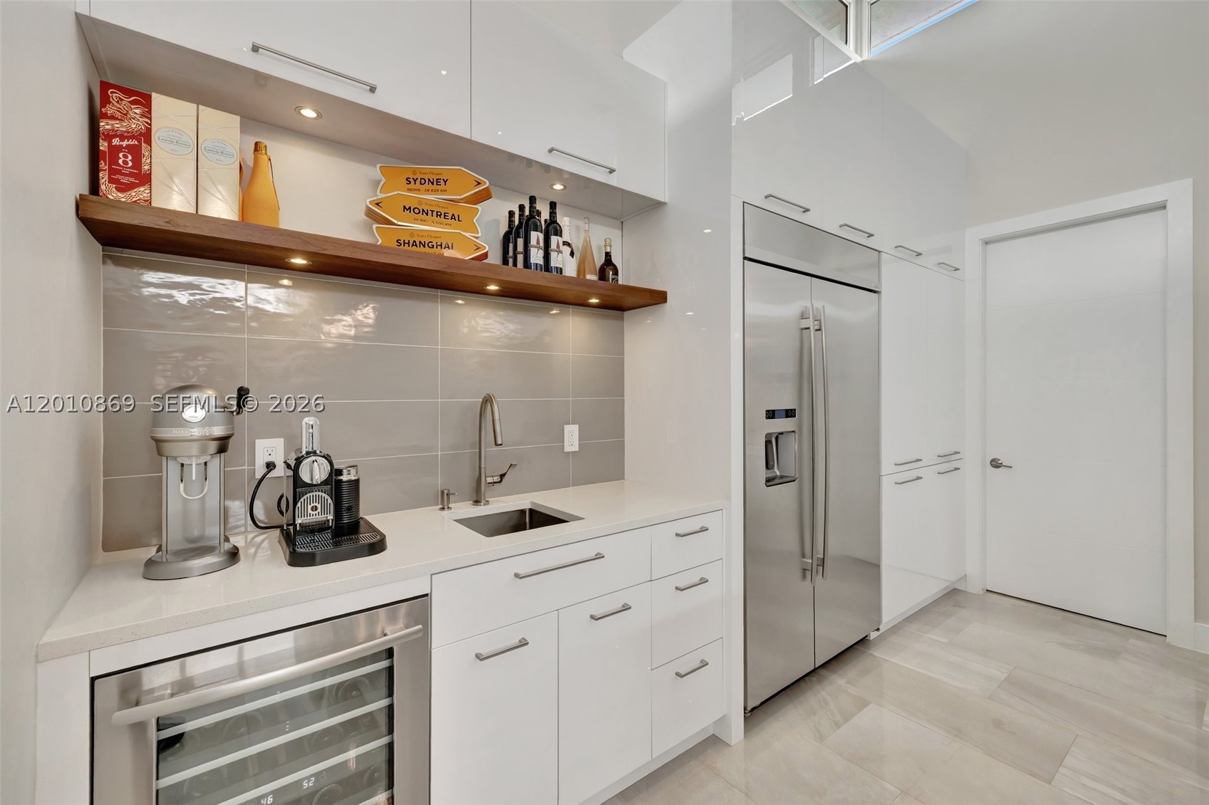 907 Diplomat Pkwy Hallandale Beach, FL 33009
