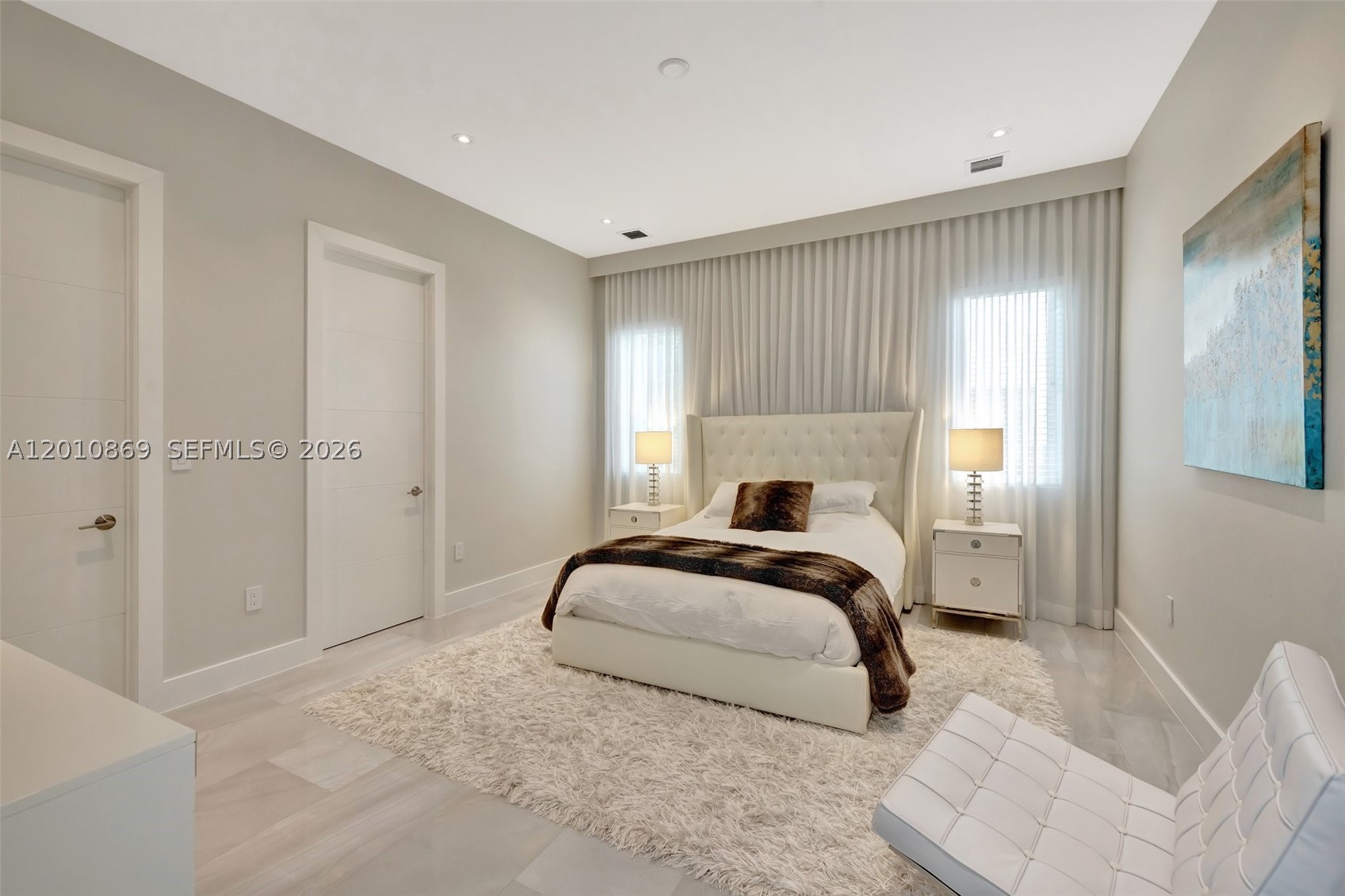 907 Diplomat Pkwy Hallandale Beach, FL 33009