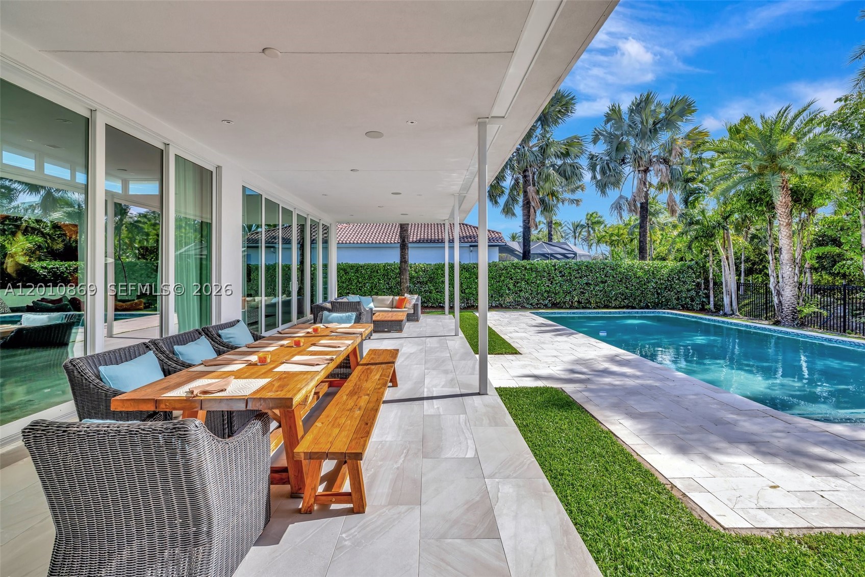 907 Diplomat Pkwy Hallandale Beach, FL 33009