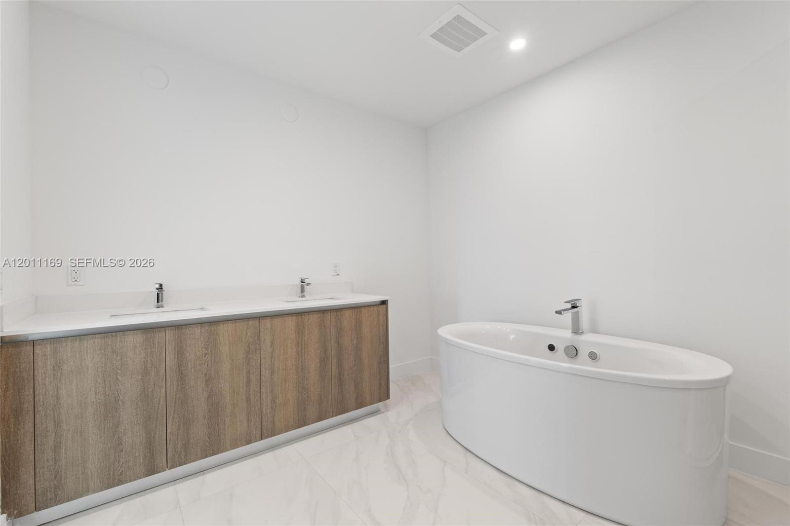 17550 Collins #501 Sunny Isles Beach, FL 33160