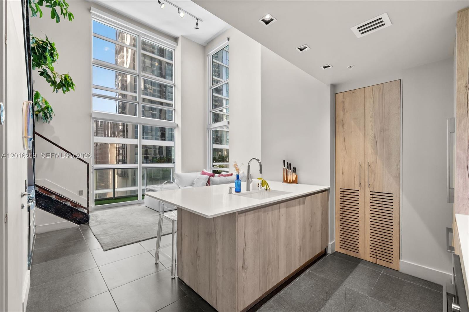 300 S Biscayne Blvd #L-L02 Miami, FL 33131
