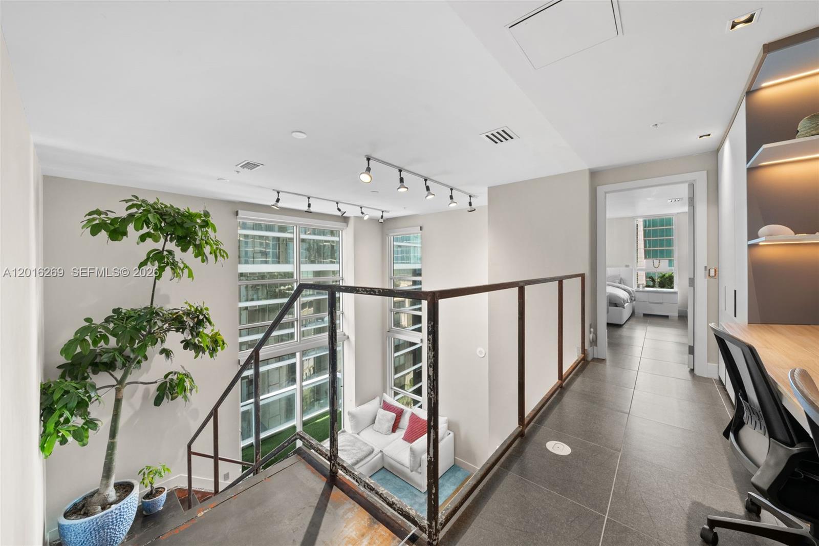 300 S Biscayne Blvd #L-L02 Miami, FL 33131