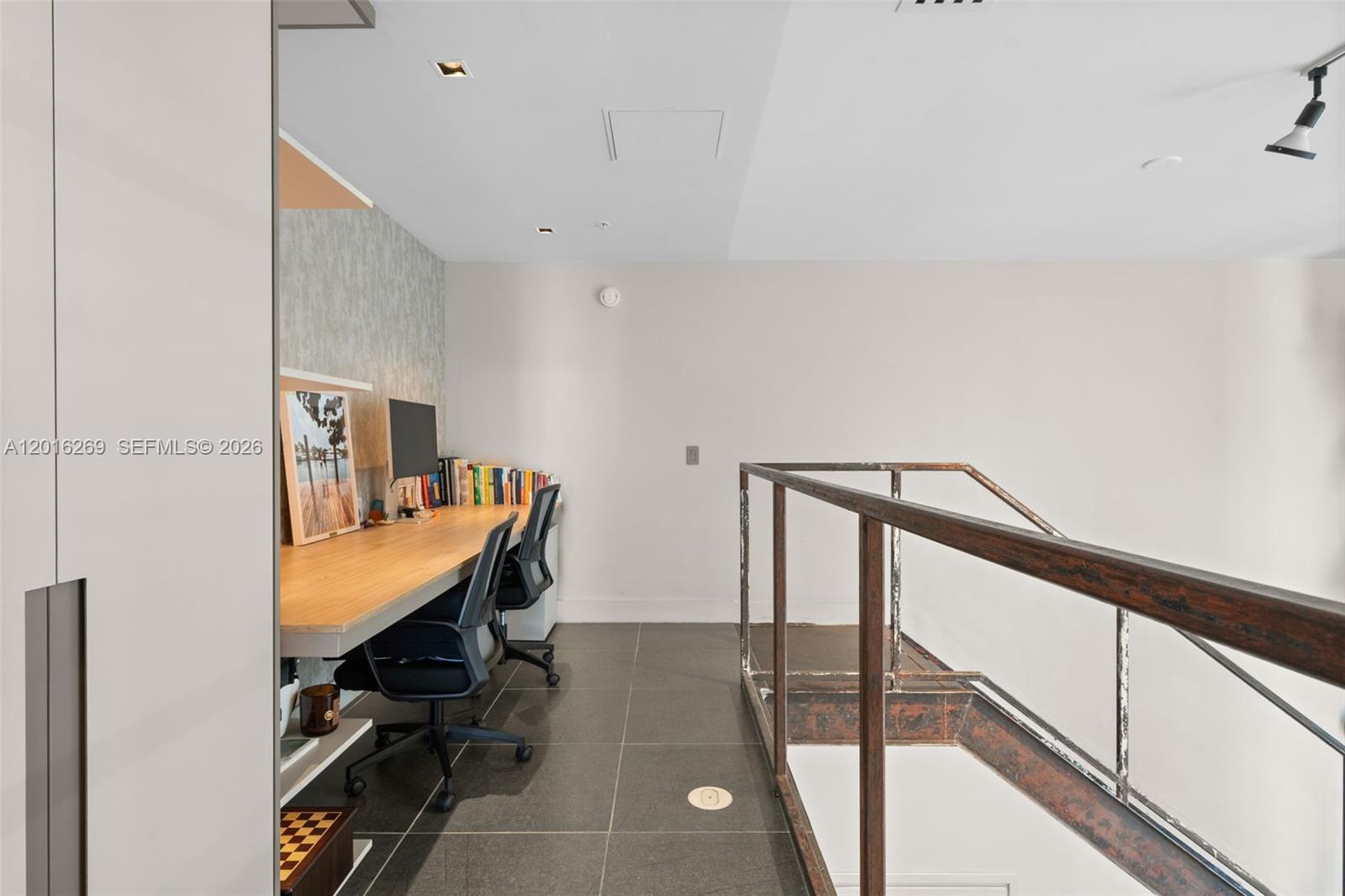 300 S Biscayne Blvd #L-L02 Miami, FL 33131
