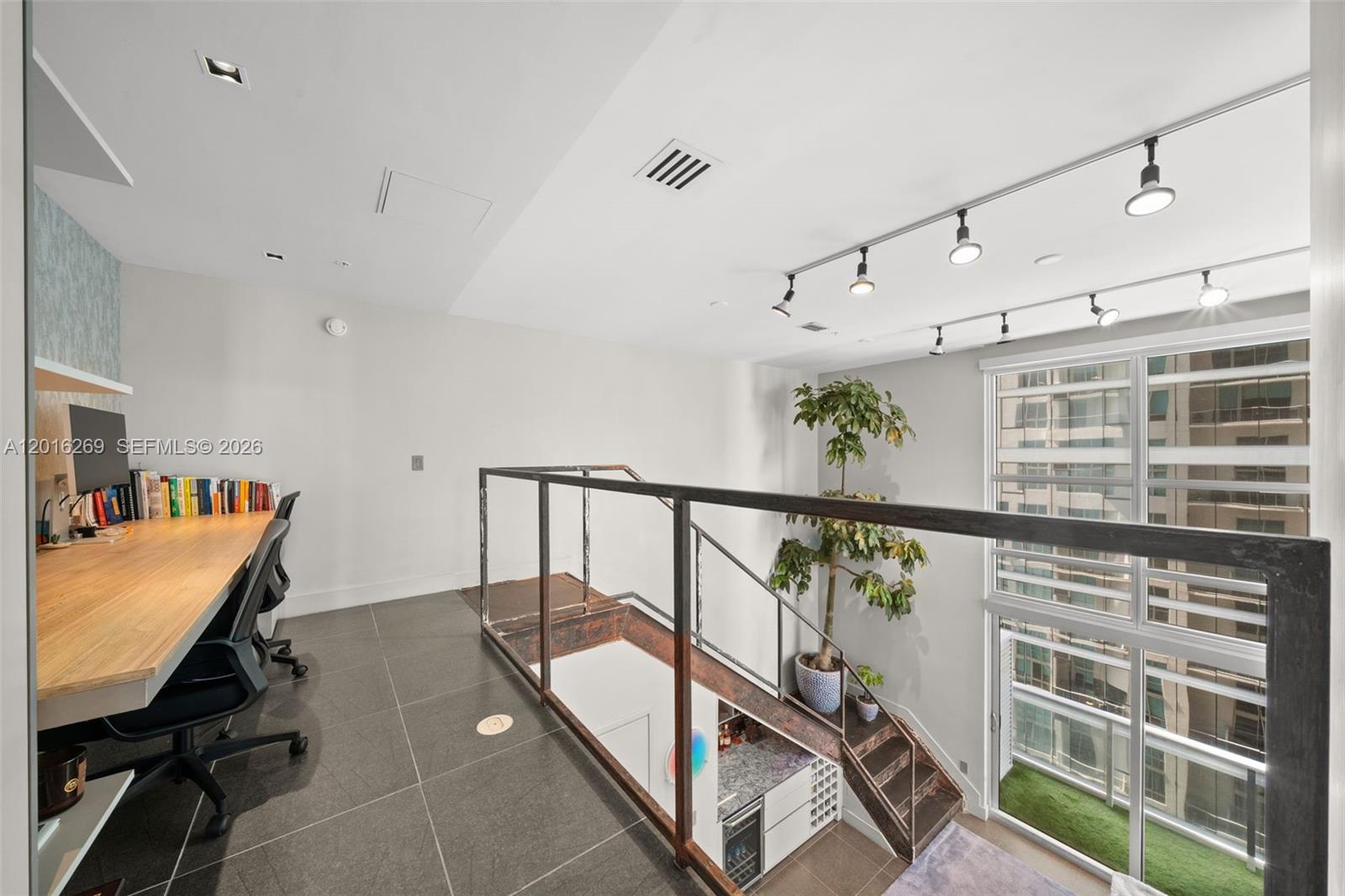 300 S Biscayne Blvd #L-L02 Miami, FL 33131