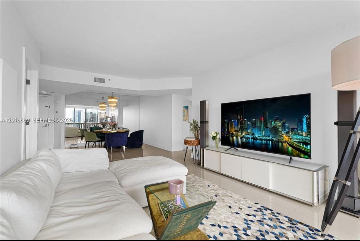 1000 W Island Blvd #2508