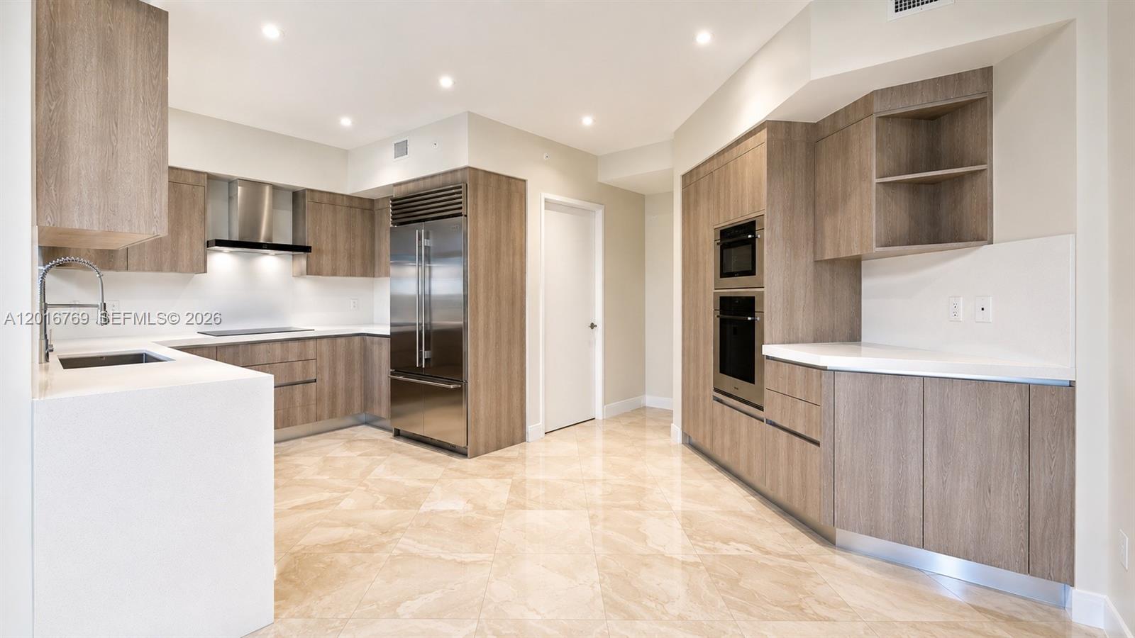 737 Crandon Blvd #402 Key Biscayne, FL 33149