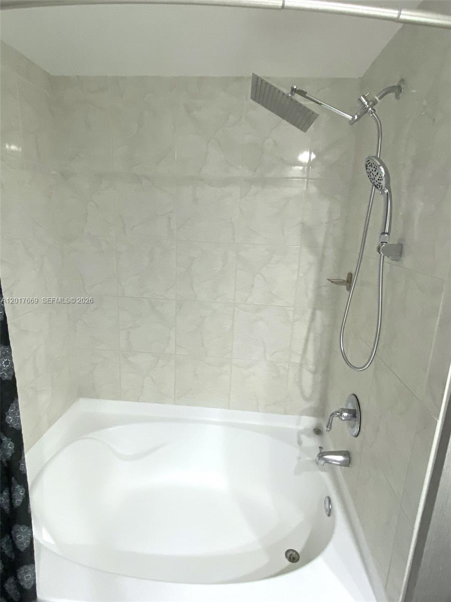 image The Venture at Aventura17
