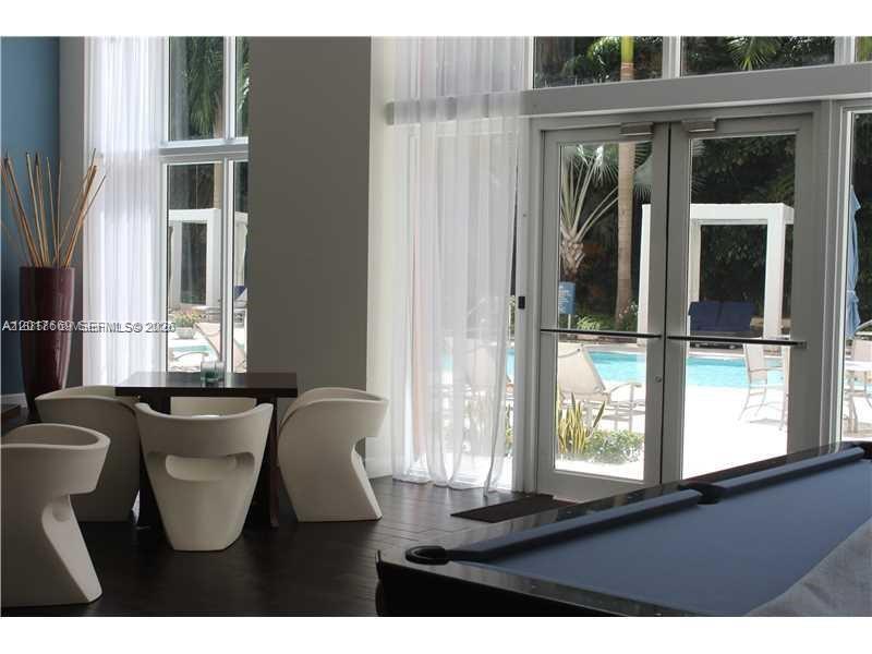 image The Venture at Aventura22