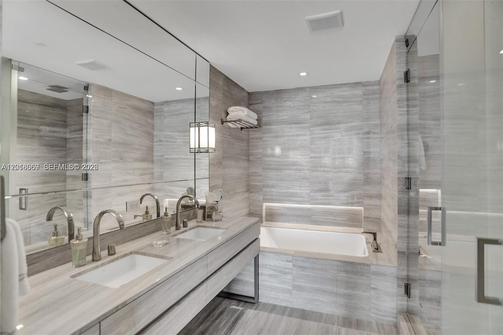 18975 Collins Ave #2204 Sunny Isles Beach, FL 33160