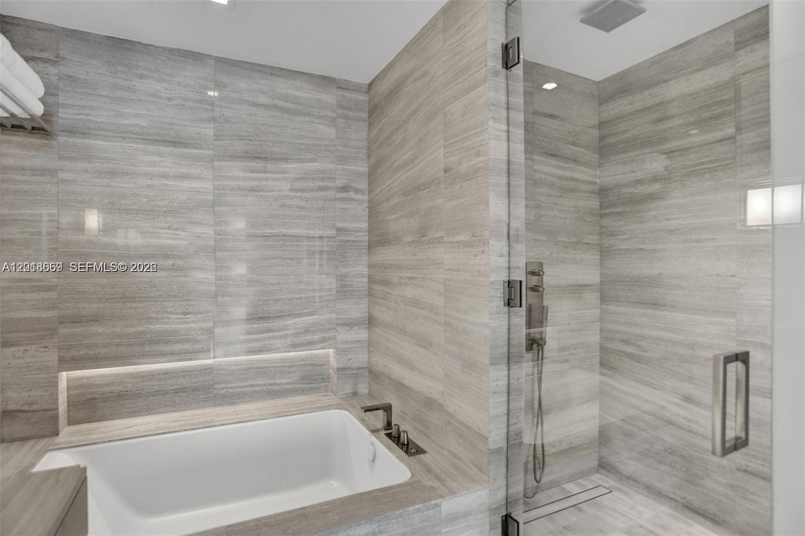 18975 Collins Ave #2204 Sunny Isles Beach, FL 33160
