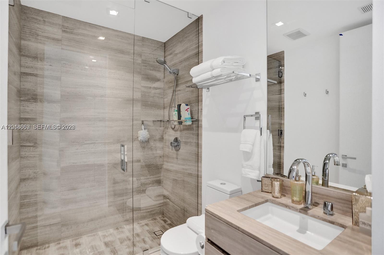 18975 Collins Ave #2204 Sunny Isles Beach, FL 33160