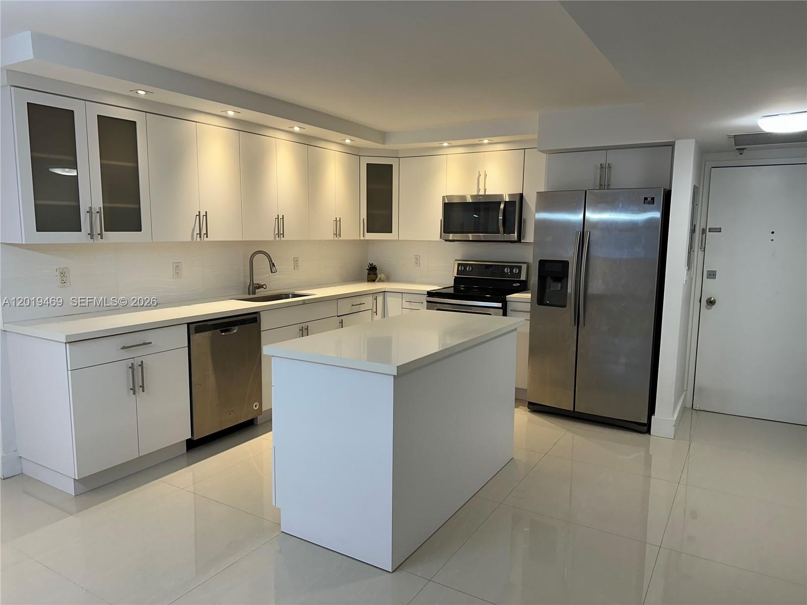 6039 Collins Ave #1221