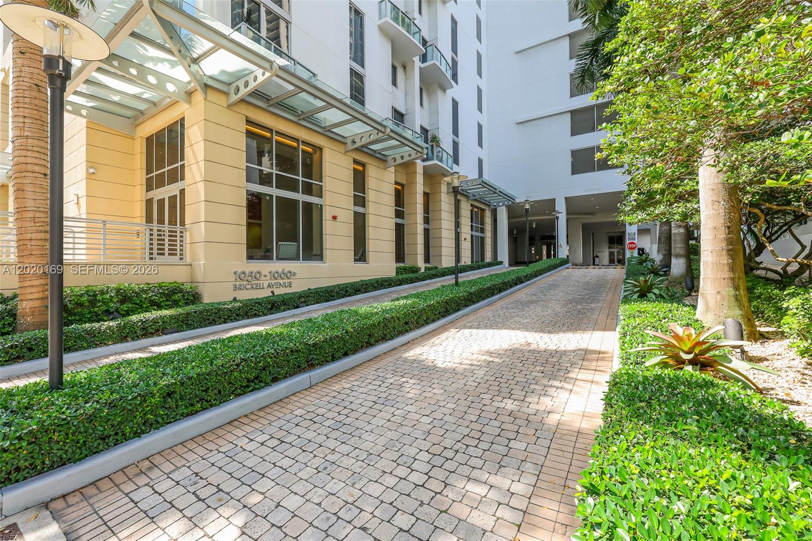 1050 Brickell Ave #2320