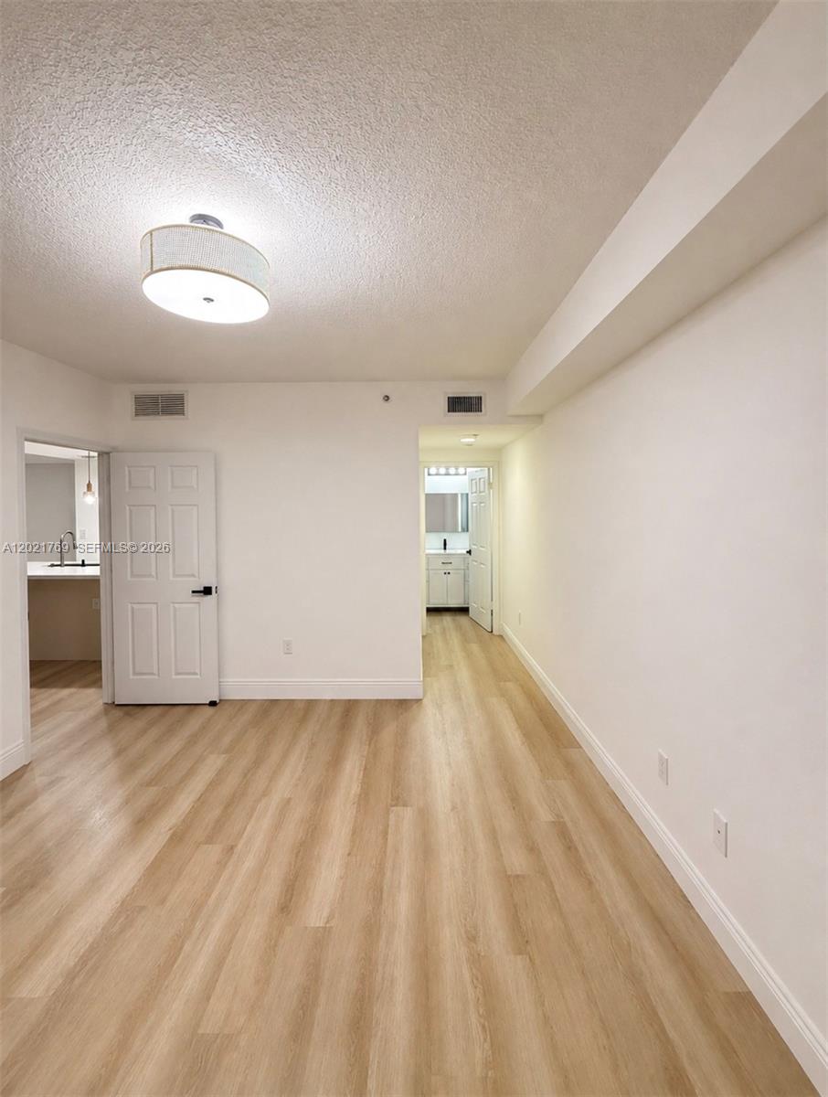 image 1800 Biscayne Plaza17
